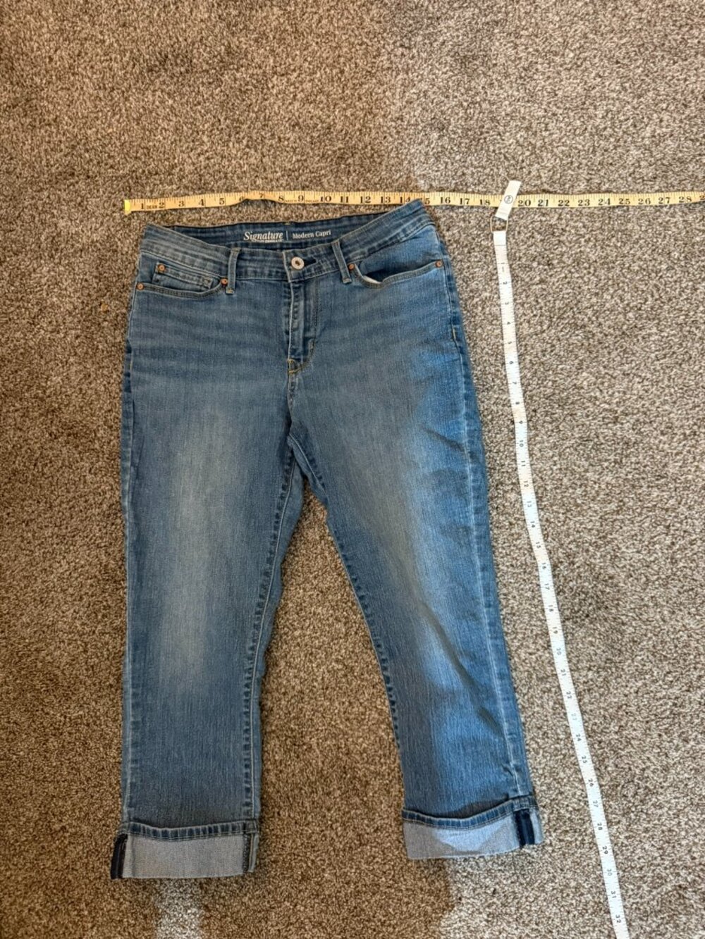 Signature by Levi Strauss Modern Capri Jeans Womens Size 6 W28 Medium Wash